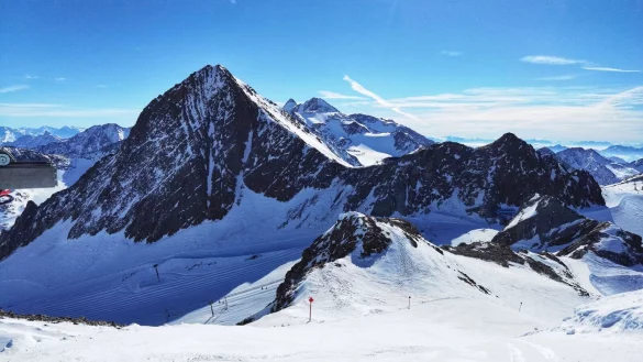 Die Lawine ging abseits der gesicherten Pisten ab. (Archivbild) - © Sachelle Babbar/ZUMA Press Wire/dpa