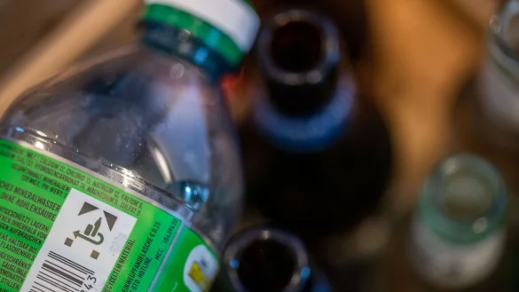 Sein Pfandflaschen-Geld spendete ein Obdachloser an ein Frauenhilfswerk. (Symbolbild) - &copy; Lino Mirgeler/dpa