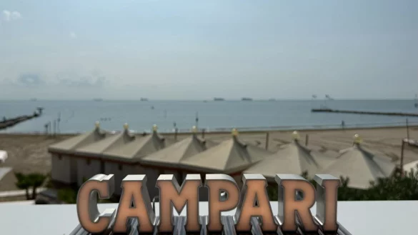 In Italien hat die Finanzpolizei Aktien des weltweit t&auml;tigen Lik&ouml;rherstellers Campari im Wert von 1,2 Milliarden Euro beschlagnahmt. - &copy; Christoph Sator/dpa