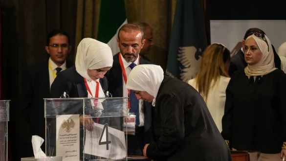 Unterst&uuml;tzer sehen die Wahl als Erfolg im politischen Umbruch in Syrien. - &copy; Moawia Atrash/dpa