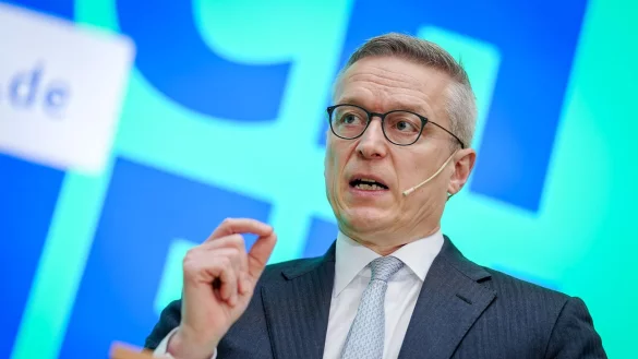 Digitalminister Karsten Wildberger (CDU) erwartet gro&szlig;e gesellschaftliche Ver&auml;nderungen durch die zunehmende Rolle von KI. (Archivbild) - &copy; Kay Nietfeld/dpa