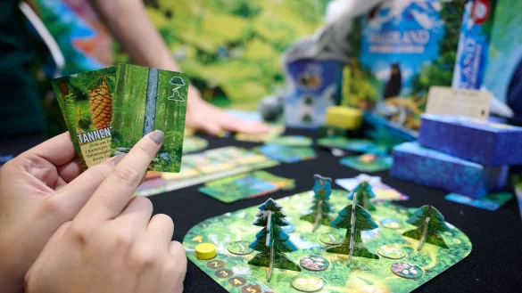 Vier Tage lang kann das internationale Publikum die pr&auml;sentierten Spiele auch testen - &copy; Bernd Thissen/dpa