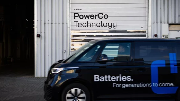 In Salzgitter ist im ersten Werk der Batterietochter PowerCo offiziell die Produktion angelaufen. - &copy; Moritz Frankenberg/dpa