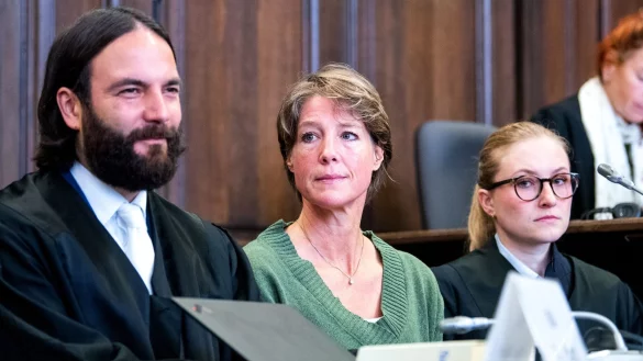 Christina Block bittet das Gericht, ihre Tochter nicht in &ouml;ffentlicher Sitzung anzuh&ouml;ren. - &copy; Daniel Bockwoldt/dpa Pool/dpa