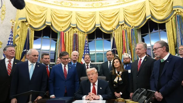 US-Pr&auml;sident hat hochrangige Politiker seiner republikanischen Partei zur Unterzeichnung des Gesetzespakets zum Ende des Shutdowns ins Wei&szlig;e Haus gebeten. - &copy; Jacquelyn Martin/AP/dpa