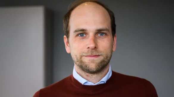 Raoul Roßmann nimmt den Konkurrenten dm im AfD-Streit in Schutz. - © Julian Stratenschulte/dpa