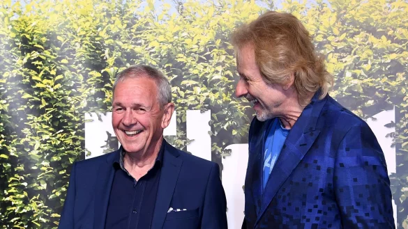 Die beiden Moderatoren Fritz Egner und Thomas Gottschalk verbindet eine lange Freundschaft. (Archivbild) - © Britta Pedersen/dpa-Zentralbild/dpa