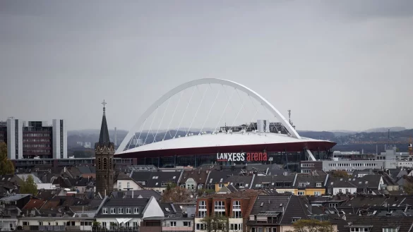 In der Lanxess Arena soll am Sonntag ein Zuschauerrekord in der Basketball-Bundesliga aufgestellt werden. (Archivfoto) - &copy; Rolf Vennenbernd/dpa