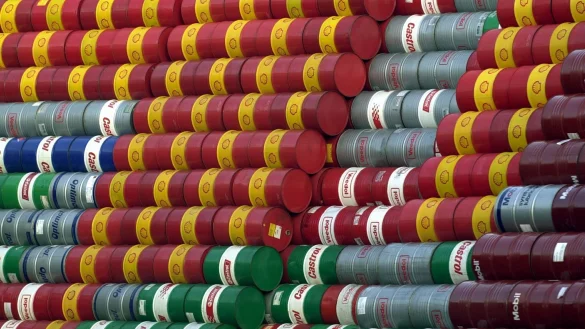 Das &Uuml;berangebot an &Ouml;l steigt, w&auml;hrend die Nachfrage zur&uuml;ckgeht. (Archivfoto) - &copy; Kay Nietfeld/dpa