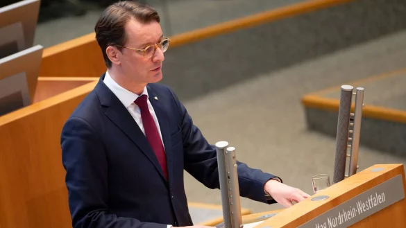 NRW-Ministerpr&auml;sident Hendrik W&uuml;st (CDU) m&ouml;chte den Menschen in der Krise Mut machen. - &copy; Henning Kaiser/dpa