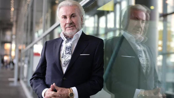 Ex-Formel-1-Manager Willi Weber wurde Medienberichten zufolge Opfer eines Überfalls. - © Frank May/picture alliance/dpa