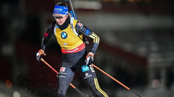 Franziska Preu&szlig; zeigt eine starke Schie&szlig;leistung in der Verfolgung. (Archivbild) - &copy; Hanna Brunl&ouml;f/TT News Agency via AP/dpa