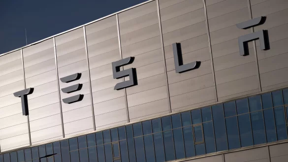 Der Werksleiter der Tesla-Fabrik in Gr&uuml;nheide, Andr&eacute; Thierig, zeigt sich zuversichtlich f&uuml;r das Jahr 2026. (Archivbild) - &copy; Sebastian Gollnow/dpa