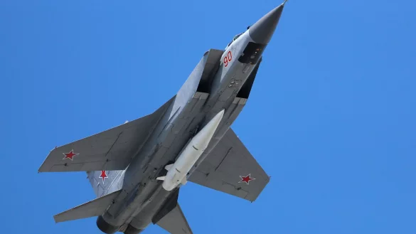 Russland setzt die MiG-31 intensiv im Krieg gegen die Ukraine ein. (Archivbild) - &copy; Pavel Golovkin/AP/dpa