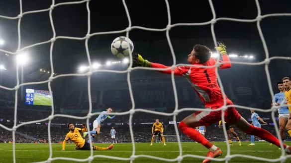 BVB-Torwart Gregor Kobel konnte die Niederlage nicht verhindern. - &copy; Nick Potts/PA Wire/dpa