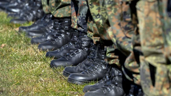 Details zum Wehrdienst wollen Verteidigungspolitiker von Union und SPD später vorstellen. - © Soeren Stache/dpa