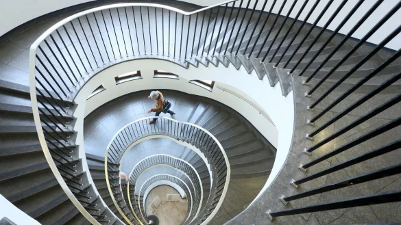 Es muss nicht immer das lange Workout sein: Auch kleine Einheiten haben Forschern zufolge bereits einen Effekt. - © Stephanie Pilick/dpa/dpa-tmn