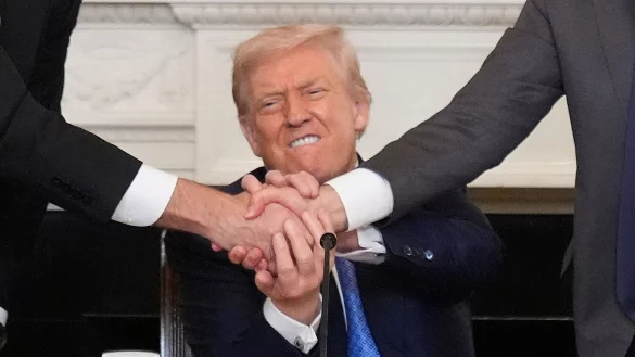 US-Präsident Donald Trump brüstet sich immer wieder, schon mehrere Kriege und große Konflikte beendet zu haben. (Archivbild) - © Mark Schiefelbein/AP/dpa