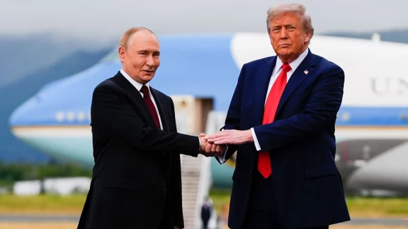 Zuletzt begegneten sich Trump und Putin im US-Bundesstaat Alaska. (Archivbild) - © Julia Demaree Nikhinson/AP/dpa