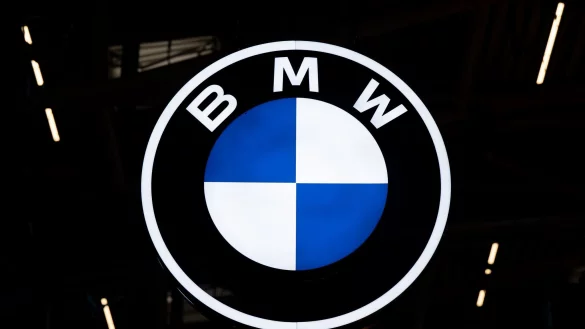 BMW bekommt die Krise zu sp&uuml;ren, bew&auml;ltigt sie bisher aber besser als die heimische Konkurrenz. - &copy; Sven Hoppe/dpa