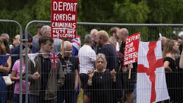 Der Fall eines Asylbewerbers, der eine 14-J&auml;hrige im englischen Epping bel&auml;stigte, wurde zum Anlass f&uuml;r wochenlange Proteste. (Archivfoto) - &copy; Jordan Pettitt/PA/AP/dpa