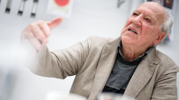 Filmregisseur Werner Herzog (83) hat mit seinem Instagram-Account für Aufsehen gesorgt. - © Henning Kaiser/dpa