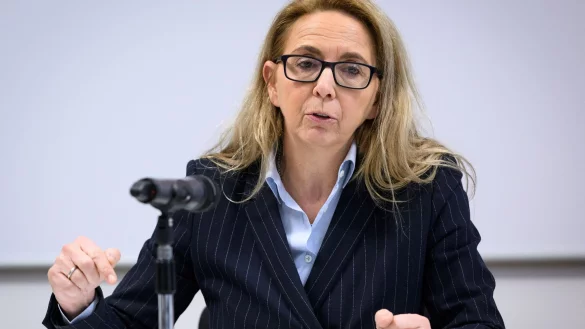 Polizeipr&auml;sidentin Barbara Slowik Meisel weist auf den hohen Anteil Jugendlicher bei Gewaltt&auml;tern hin. (Archivbild) - &copy; Bernd von Jutrczenka/dpa