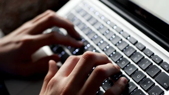 Der verst&auml;rkte Einsatz von KI k&ouml;nnte laut der Studie das Bruttoinlandsprodukt j&auml;hrlich um 0,8 Prozentpunkte wachsen lassen. - &copy; Karl-Josef Hildenbrand/dpa