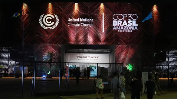 Die Klimakonferenz l&auml;uft bereits seit zwei Wochen - und trotzdem brauchen die Verhandelnden noch mehr Zeit. - &copy; Joshua A. Bickel/AP/dpa