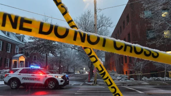 Ein bewaffneter T&auml;ter hatte am Samstag an der Brown University zwei Studenten get&ouml;tet und mehrere verletzt. - &copy; Steven Senne/FR172182 AP/dpa