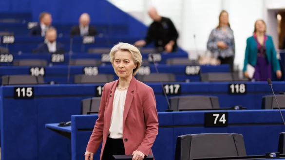 Von der Leyen warnt im Europaparlament vor Importabhängigkeit. - © Philipp von Ditfurth/dpa