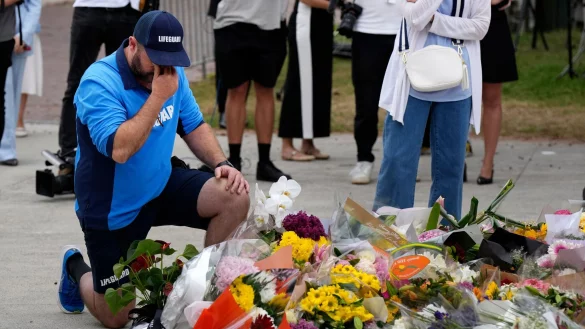 Wut, Trauer und Emp&ouml;rung bestimmen weiter den Alltag vieler in Sydney nach dem Attentat mit 15 Toten. - &copy; Mark Baker/AP/dpa