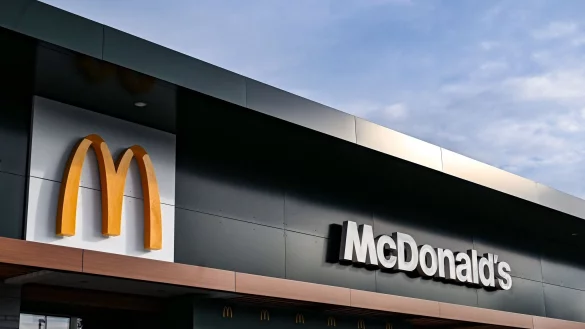 Im Internet hagelte es negative Reaktionen über den «KI-Mist». (Symbolbild) - © Jens Kalaene/dpa