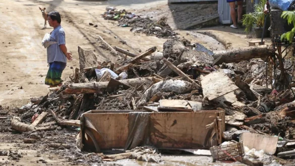 Taifun &laquo;Kalmaegi&raquo; hinterlie&szlig; eine Spur der Verw&uuml;stung - nun folgt der n&auml;chste Sturm. - &copy; Jacqueline Hernandez/AP/dpa