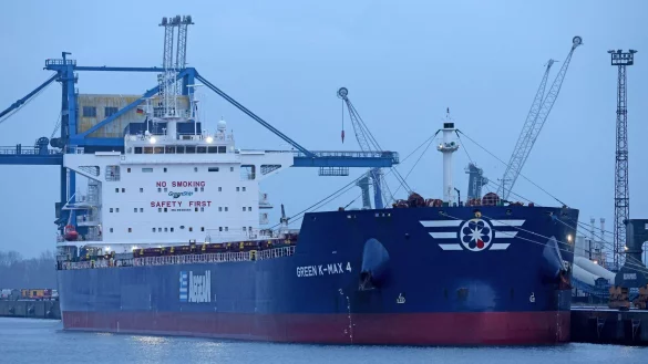 Der Wirtschaft droht laut Ifo eine lange Wachstumsschwäche. (Archivbild) - © Bernd Wüstneck/dpa