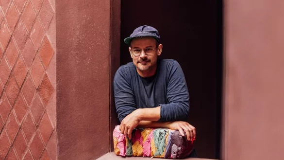 Der Künstler Michael Beutler arbeitet in Berlin und Aachen. - © Renaat Nijs/Kunststiftung NRW/dpa