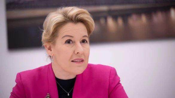 Berlins Wirtschaftssenatorin Franziska Giffey: &laquo;Werden nicht trotz, sondern wegen Klimaschutz wirtschaftlich erfolgreich sein.&raquo; - &copy; Sebastian Christoph Gollnow/dpa