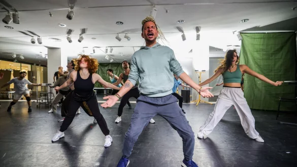 Fr&uuml;her wurden Klamotten verkauft, nun wird ein Musical geprobt: &laquo;Malle Ol&eacute;&raquo; wird an einem ungew&ouml;hnlichen Ort einge&uuml;bt. - &copy; Christoph Reichwein/dpa