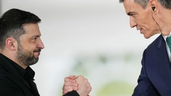 S&aacute;nchez bekr&auml;ftigte die &laquo;vollst&auml;ndige und entschiedene&raquo; Unterst&uuml;tzung Spaniens f&uuml;r die Ukraine. - &copy; Bernat Armangue/AP/dpa