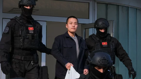 Do Kwon war in Montenegro mit gef&auml;lschten Dokumenten festgenommen und in die USA ausgeliefert worden. (Archivbild) - &copy; Risto Bozovic/AP/dpa