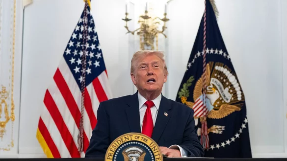 Eine Nationalgardistin ist laut US-Präsident Donald Trump ihren Verletzungen erlegen. - © Alex Brandon/AP/dpa