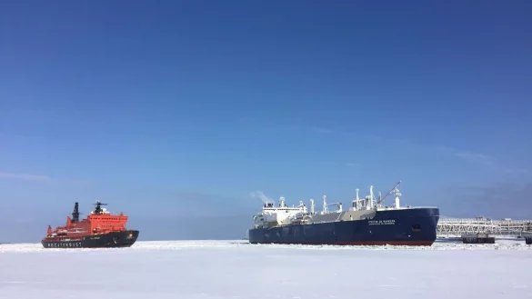 Russisches LNG soll früher als geplant nicht mehr in die EU importiert werden dürfen. (Archivbild) - © Friedemann Kohler/dpa