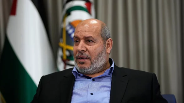 Chalil al-Haja, der Leiter der Hamas-Verhandlungsdelegation (Archivbild) - &copy; Khalil Hamra/AP/dpa