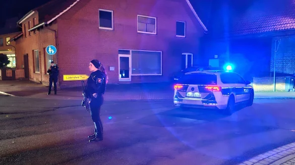 Das SEK nahm den mutma&szlig;lichen Sch&uuml;tzen fest. - &copy; -/dpa