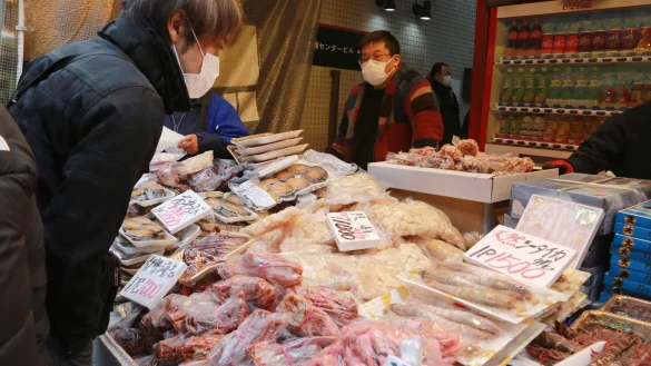 China hatte erst vor kurzem ein Embargo gegen einen Teil japanischer Meeresfr&uuml;chte aufgehoben. (Symbolbild) - &copy; Koji Sasahara/AP/dpa