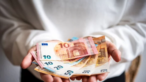 Viele Menschen haben sich f&uuml;r das neue Jahr Spenden vorgenommen (Archivbild) - &copy; Zacharie Scheurer/dpa-tmn/dpa