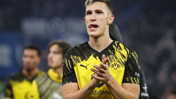 Geht es nach Lothar Matthäus, bleibt Nico Schlotterbeck in Dortmund. (Archivbild) - © Christian Charisius/dpa