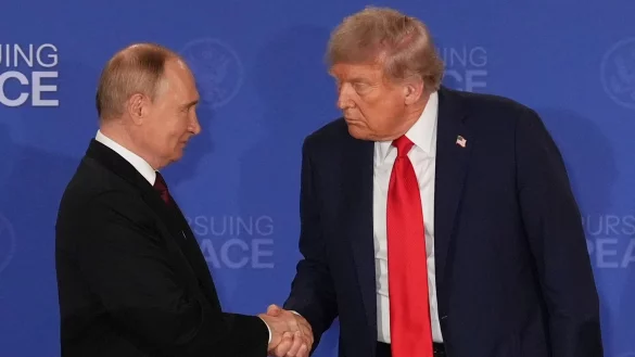 Zuletzt begegneten sich Trump und Putin im US-Bundesstaat Alaska. (Archivbild) - © Jae C. Hong/AP/dpa