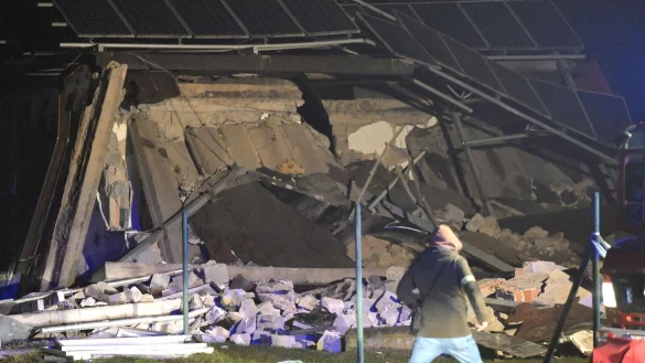 Drei M&auml;nner kamen beim Einsturz eines Daches in der Ostslowakei ums Leben. - &copy; Frantisek Ivan/TASR/dpa