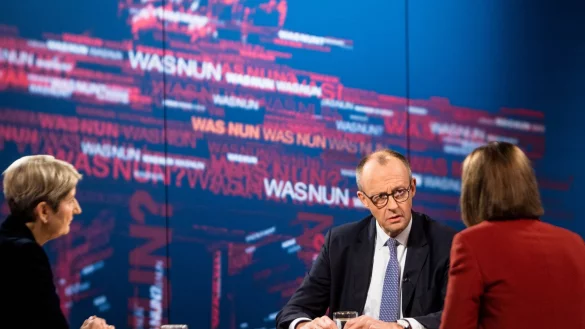 Bundeskanzler Merz stellte sich im ZDF Fragen zur Ukraine. - &copy; Thomas Kierok/ZDF/dpa